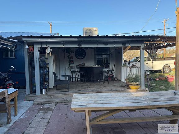 3rd image of 619 Sombra St