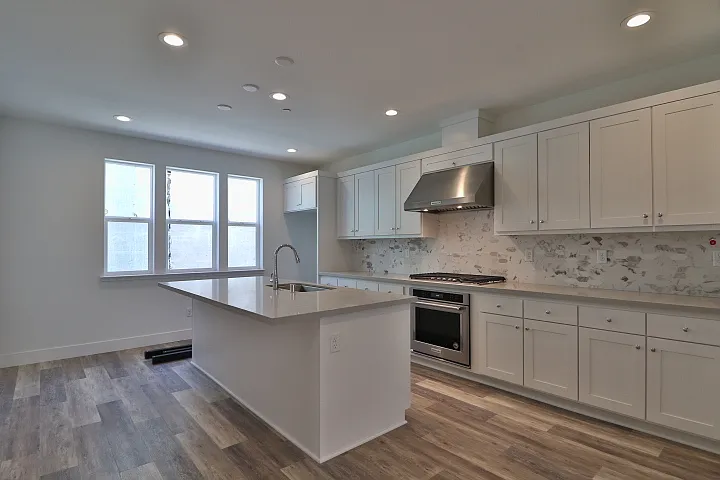 2 bed, 2.5 bath, 1307 sqft, $4,100 — Photo 3