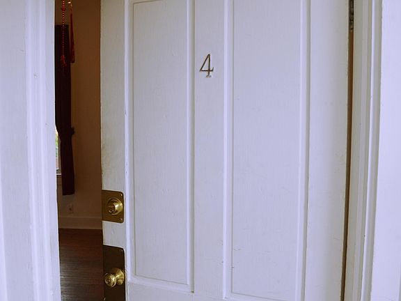 4th image of 20 W Daniels St APT 4