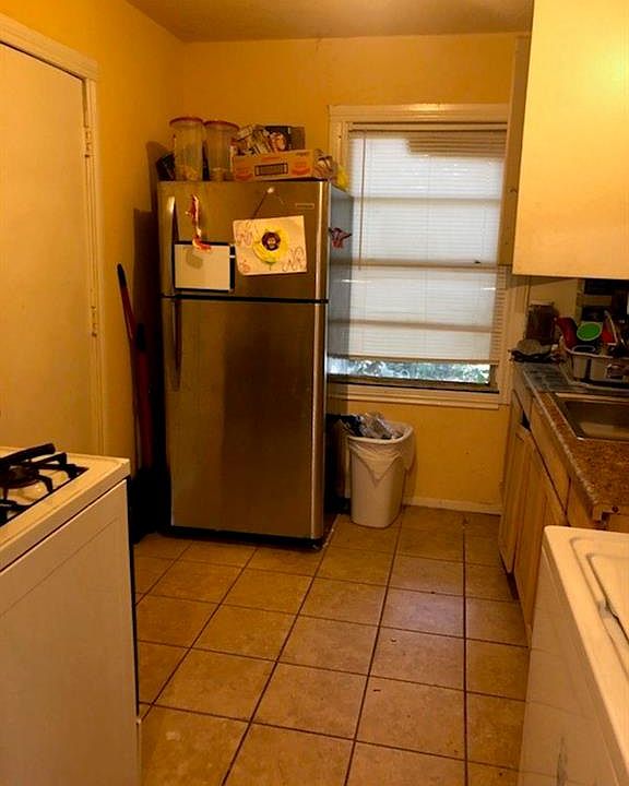 1st image of 1215 Lawrence Ave