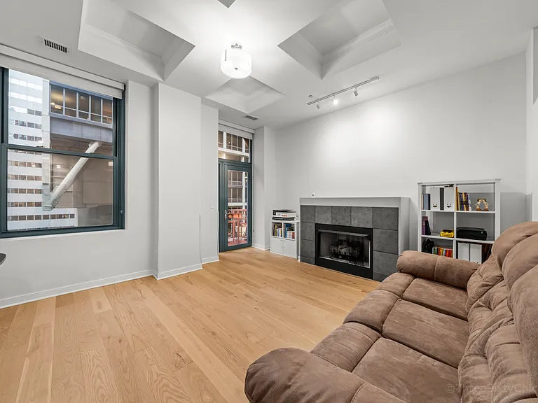 208 W Washington St #912 — Photo 3