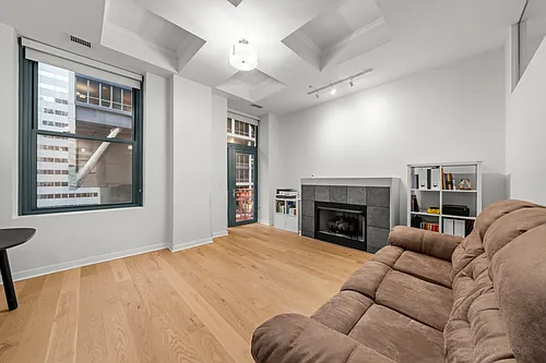208 W Washington St Photo 1
