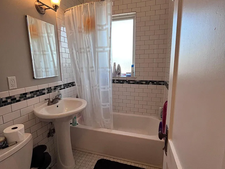 2517 Bryant Ave S #103 — Photo 10