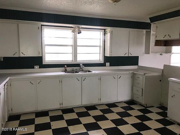3rd image of 3129 Pine St