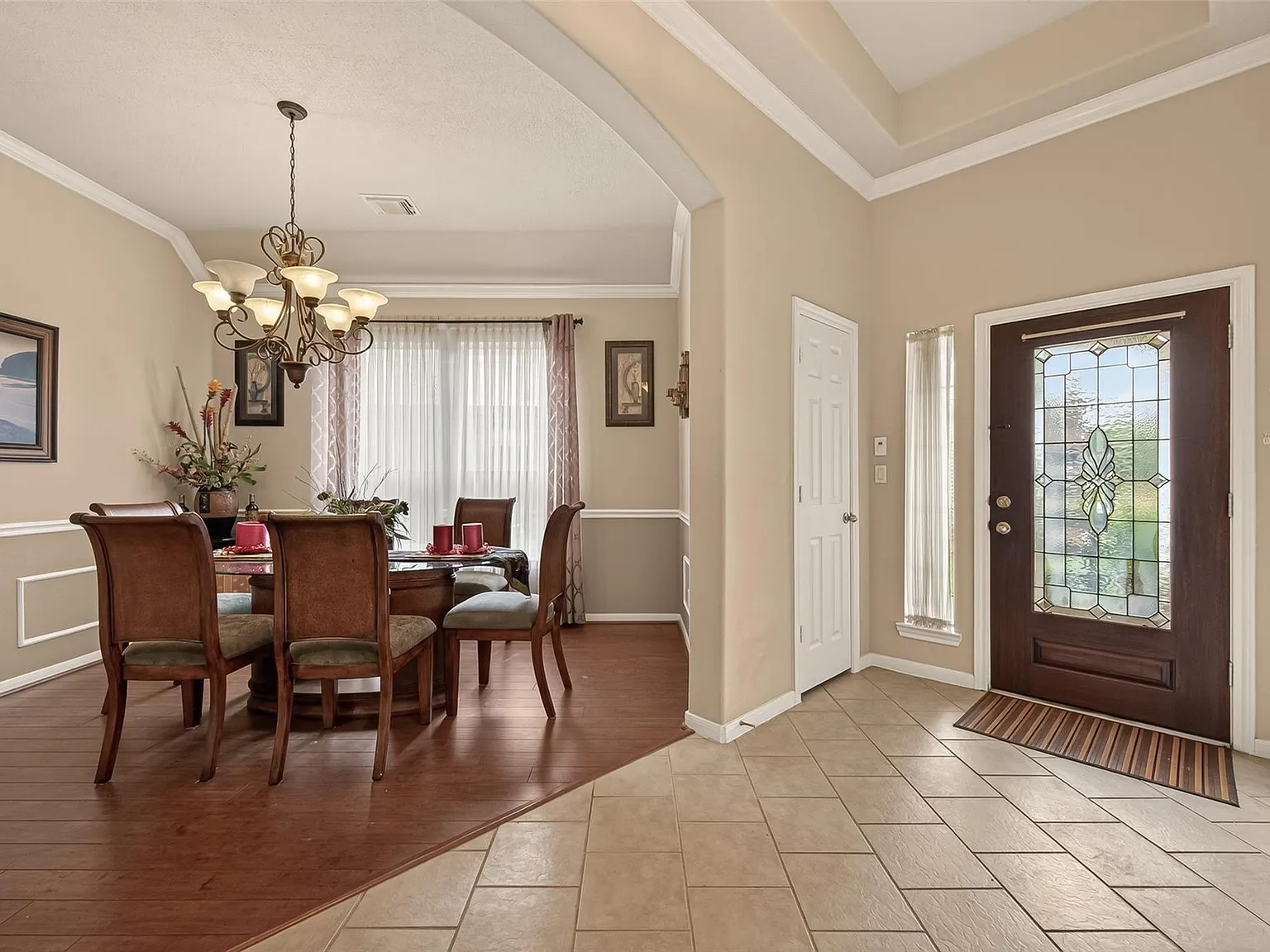 4 bed, 2.0 bath, 2265 sqft, $2,400 — Photo 4