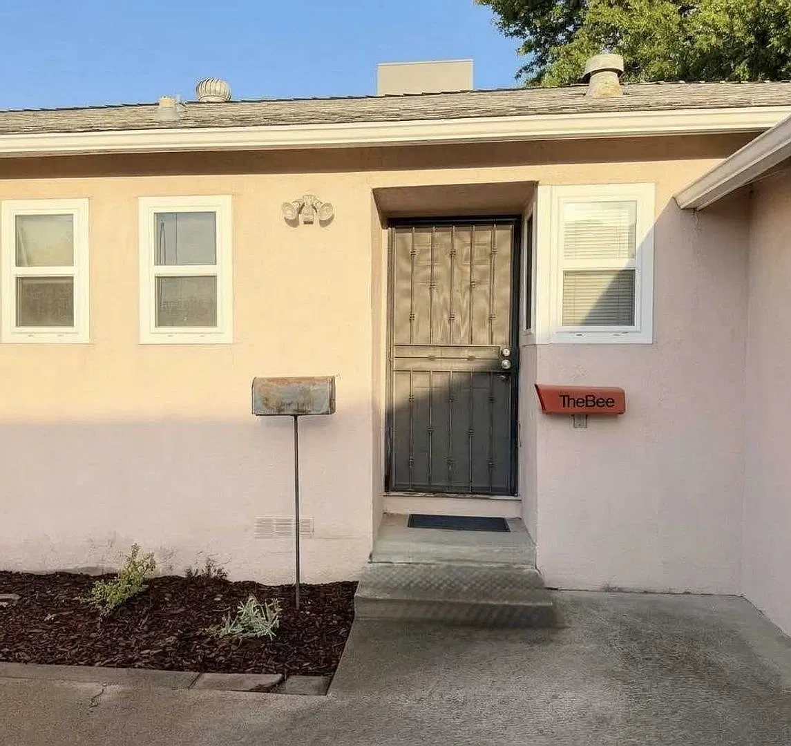 Nice 3-Bedroom 2-Bath Home In Sacramento!! — Photo 2