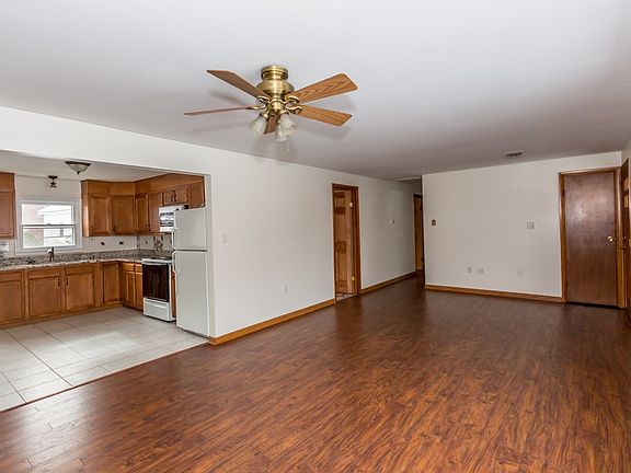 5th image of 10-12 Grove Pl