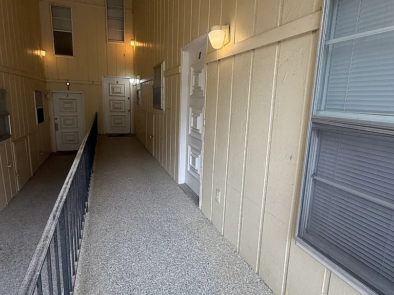 215 Westcliff Cir #C — Photo 2