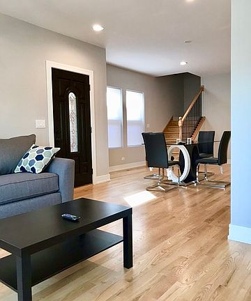3rd image of 5420 N Ludlam Ave