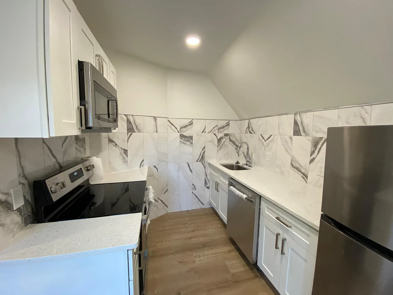 2 bed, 700 sqft, $1,400 — Photo 3