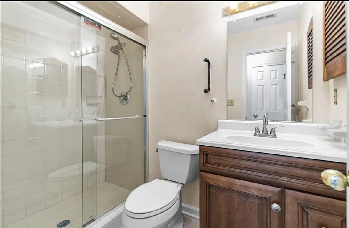 4 bed, 1357 sqft, $2,495 — Photo 4