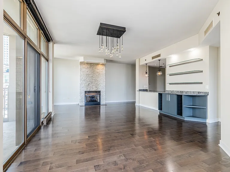21 E Huron St #1207 — Photo 18