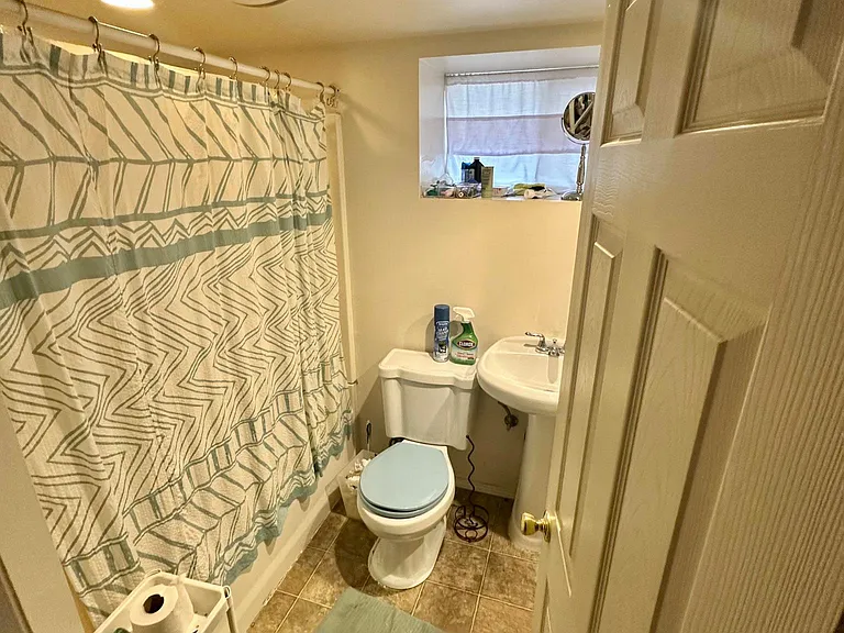 2217 Franklin Ave E — Photo 21