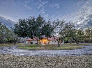 486 Sage Ln, Uvalde, TX 78801