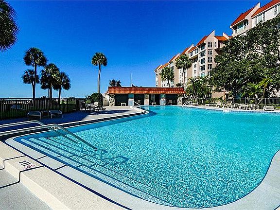 4th image of 634 Edgewater Dr Unit 441