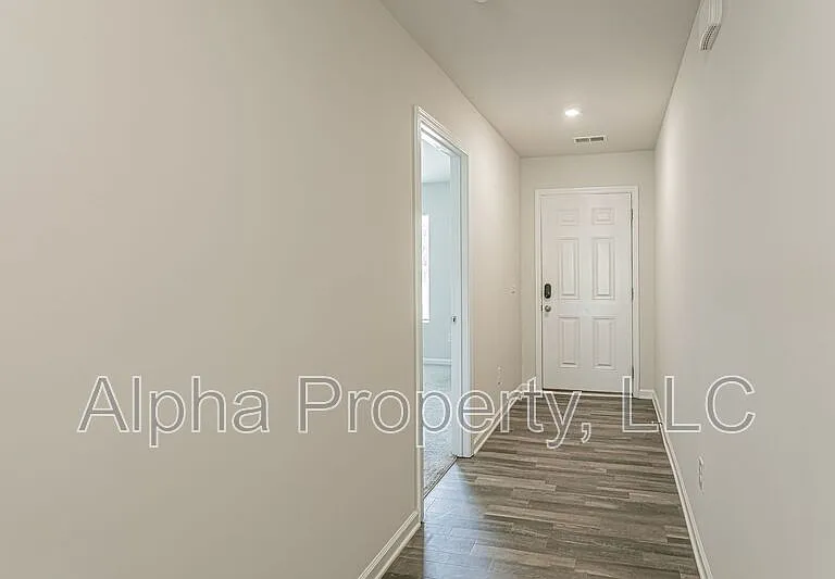 304 Long Grove Ln — Photo 2