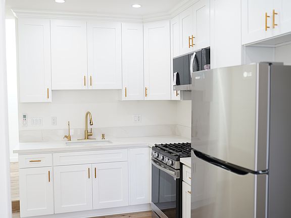 4th image of 3435 Woodruff Ave #A