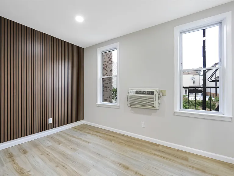 40 Beacon Ave — Photo 19
