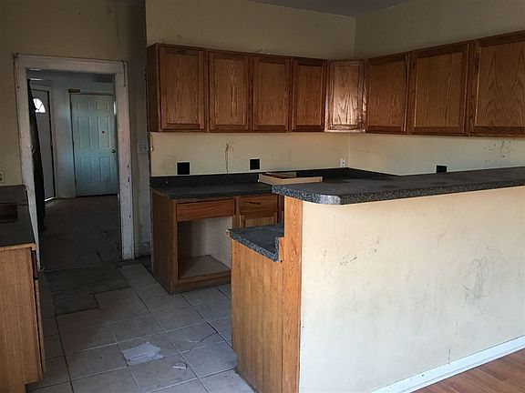 5th image of 1829 E Broadway Ave