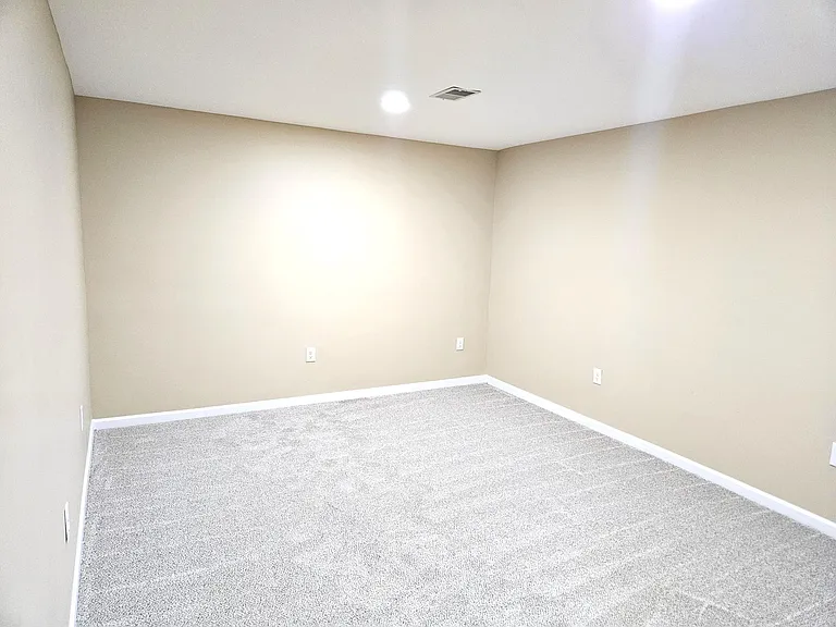 10279 Rosewood Ct — Photo 18