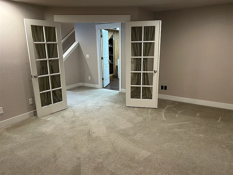 1038 Village Cir — Photo 15