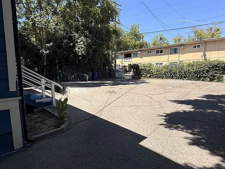 215 Semple St — Photo 35