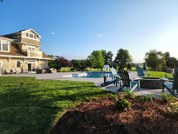 2nd image of 325 River Rd #1