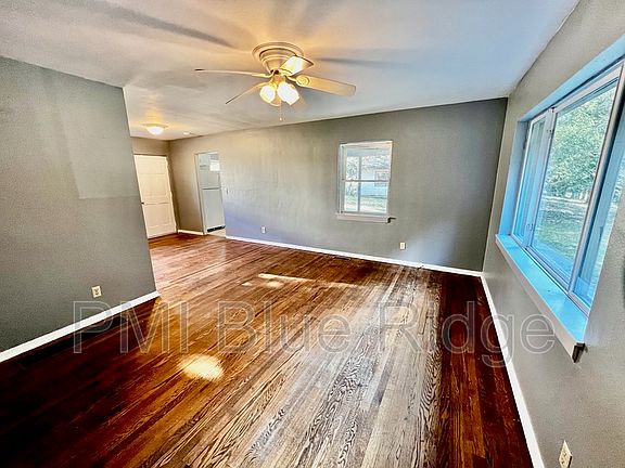 3rd image of 2016 Arlington Pl
