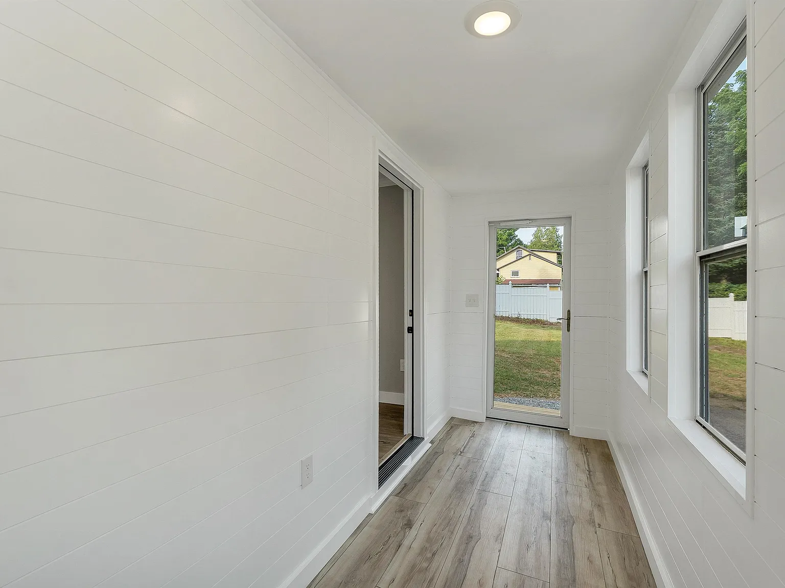 3 bed, 1.5 bath, 1564 sqft, $3,200 — Photo 3