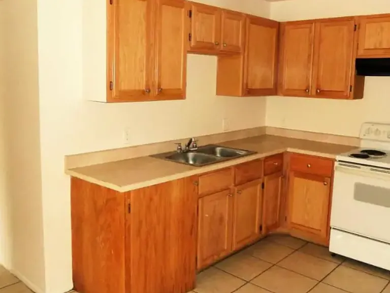 Rancho Valencia Apts. — Photo 6