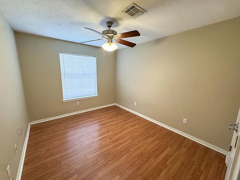 139 Sherwood Dr — Photo 11