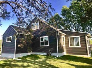 609 Orchard Dr, Cedar Falls, IA 50613