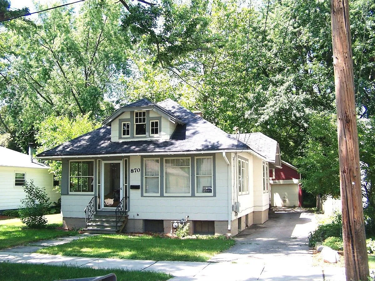 870 Shuler St photo 1