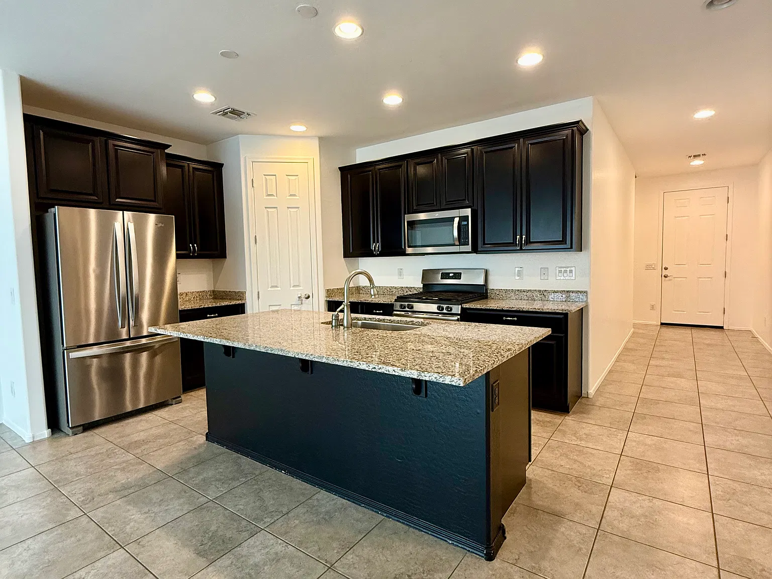 3 bed, 1400 sqft, $2,495 — Photo 4