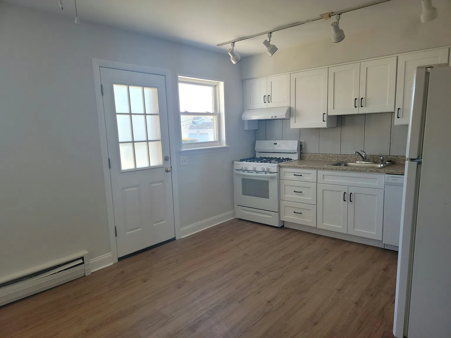 2 bed, 1200 sqft, $2,550 — Photo 2