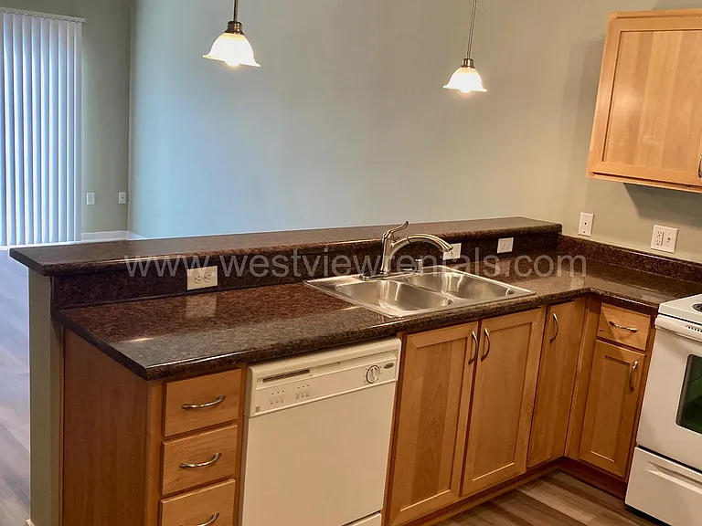 200 E Maple St — Photo 23
