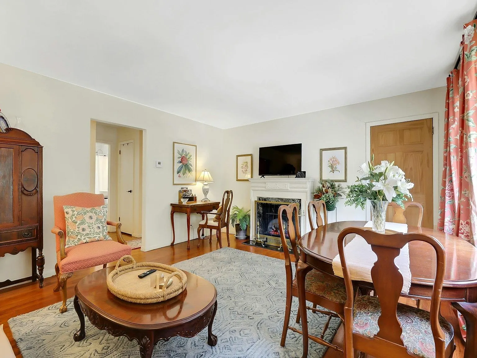 4 bed, 2.0 bath, $5,200 — Photo 3