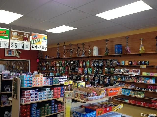 2nd image of 29465 6 Mile Rd