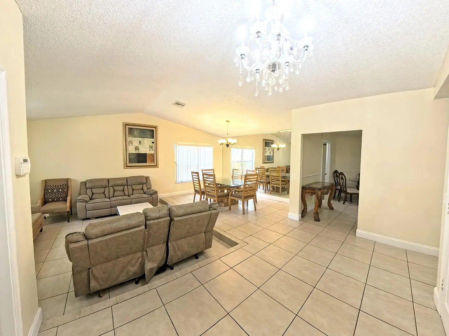 4 bed, 2.0 bath, 2383 sqft, $4,500 — Photo 4
