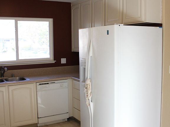 3rd image of 2687 Taffy Dr
