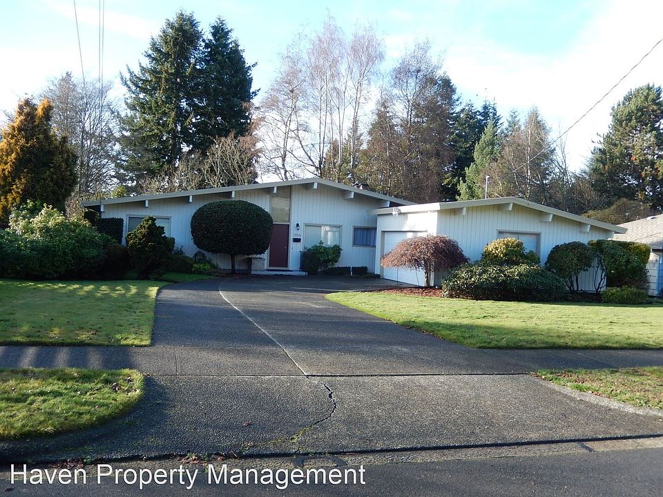 1st image of 1356 N Skyline Dr