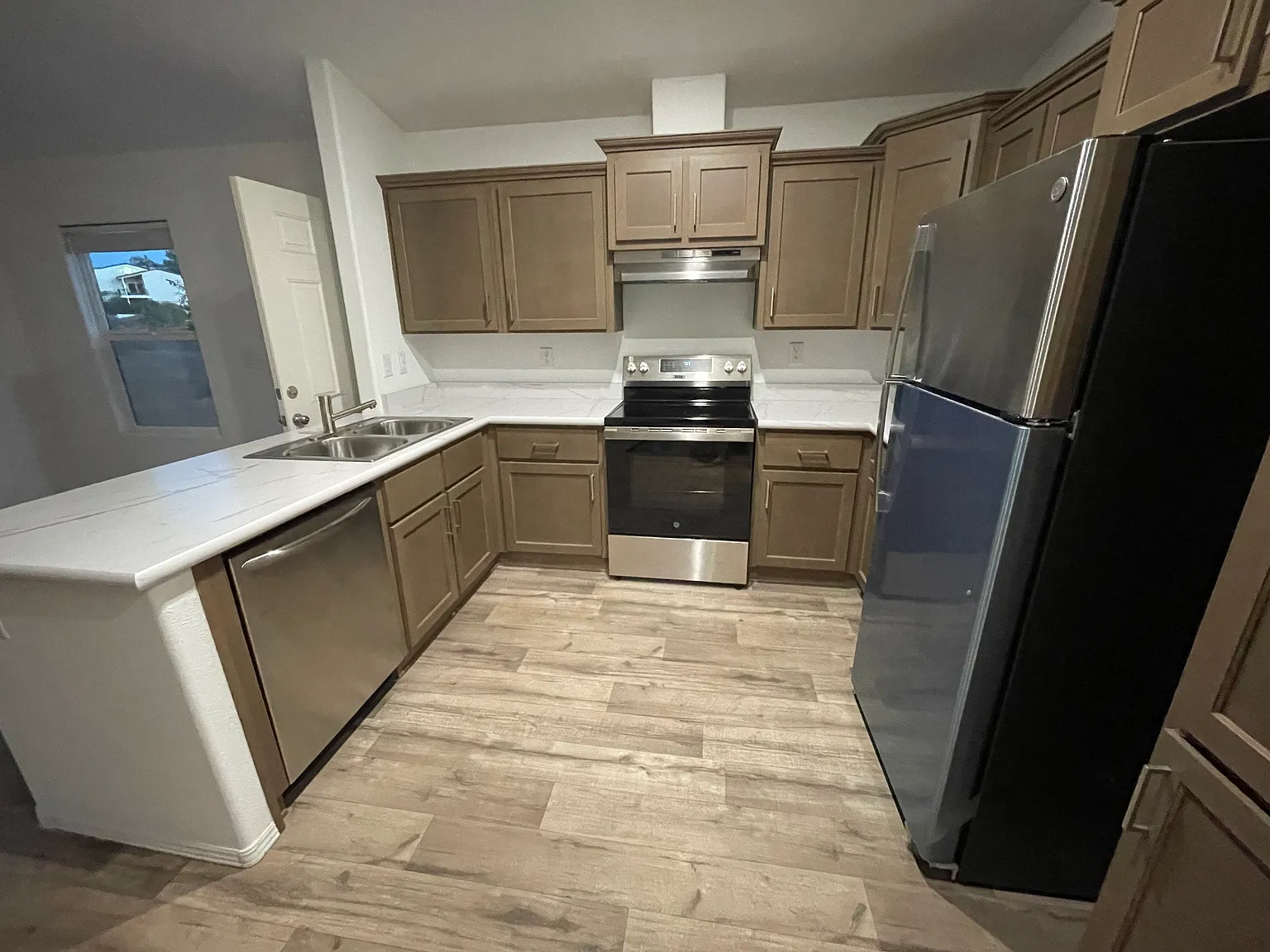 2 bed, 930 sqft, $3,000 — Photo 3