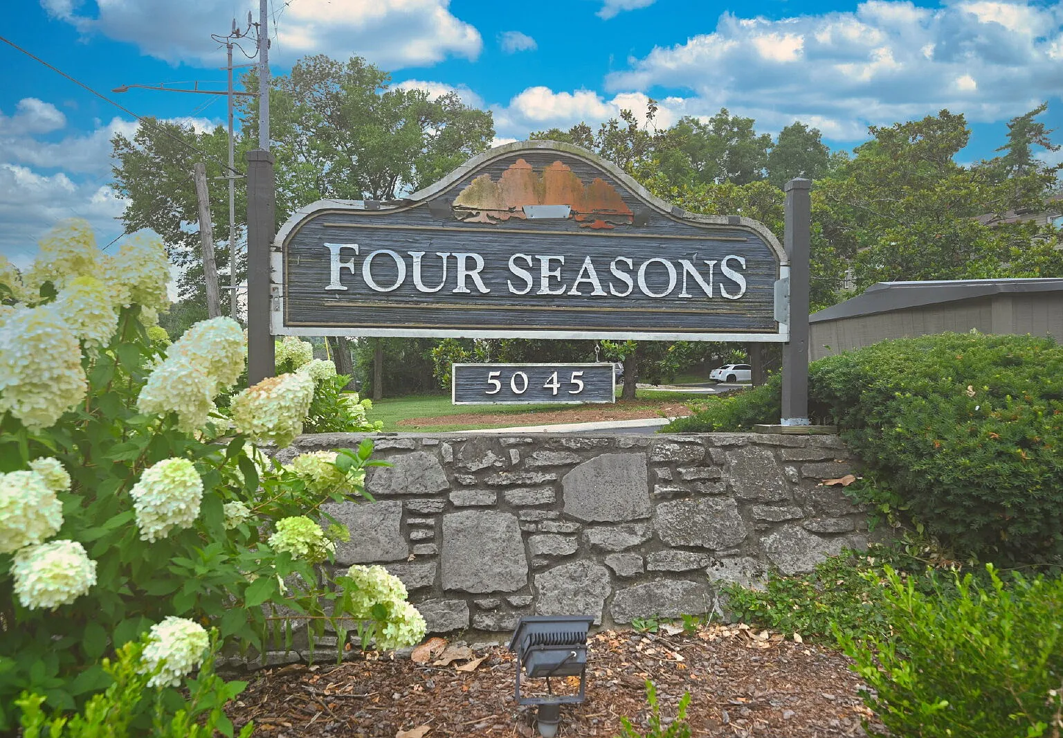 2 bed, 2.5 bath, 1298 sqft, $2,295 — Photo 2