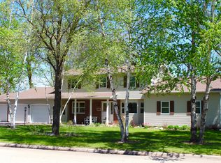 1413 Birchlane Dr, Thief River Falls, MN 56701