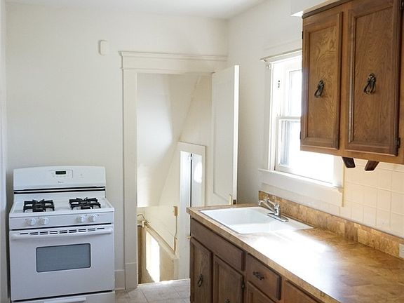 4th image of 1893 Larchmont Ave NE