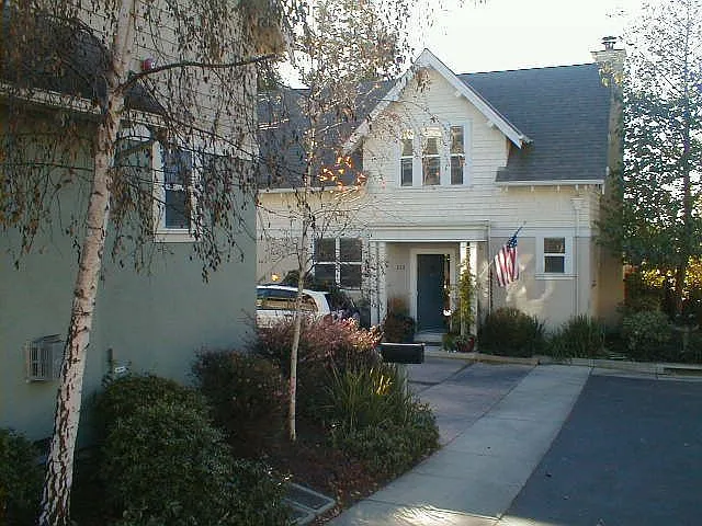 212 Roosevelt Ter photo 1