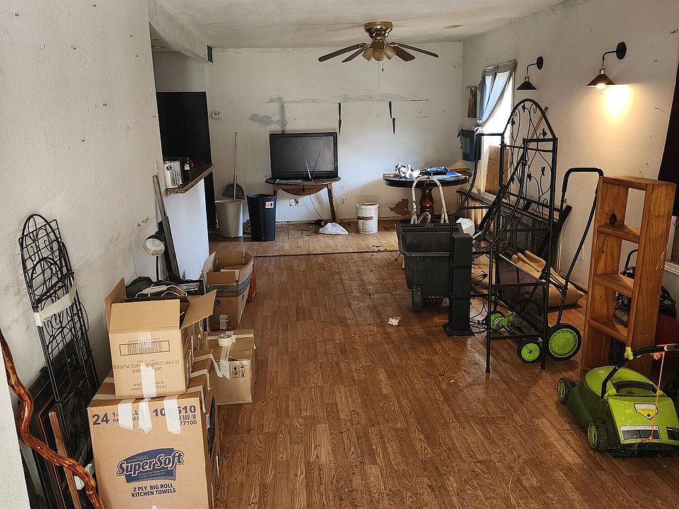 2nd image of 204 N Maple St
