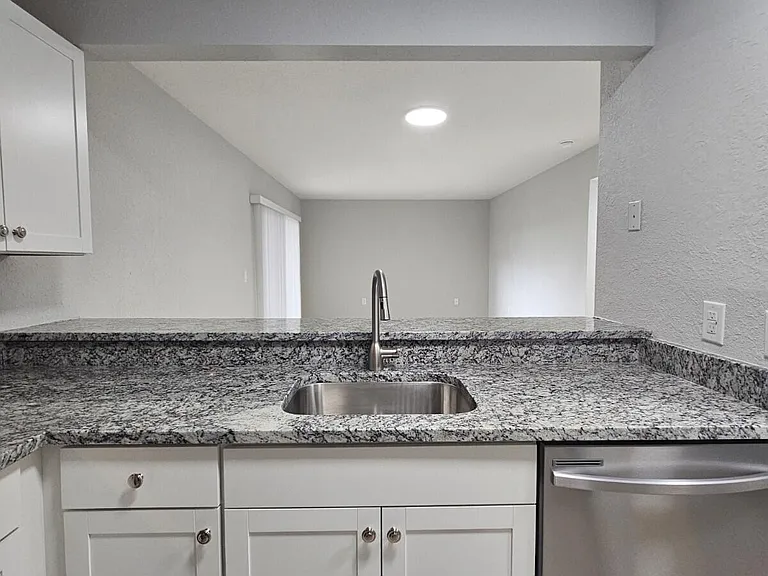 1545 Lake Crystal Dr #D — Photo 4