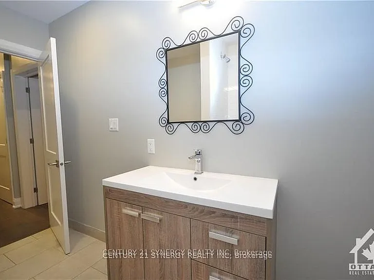 571 McLeod St #2 — Photo 16