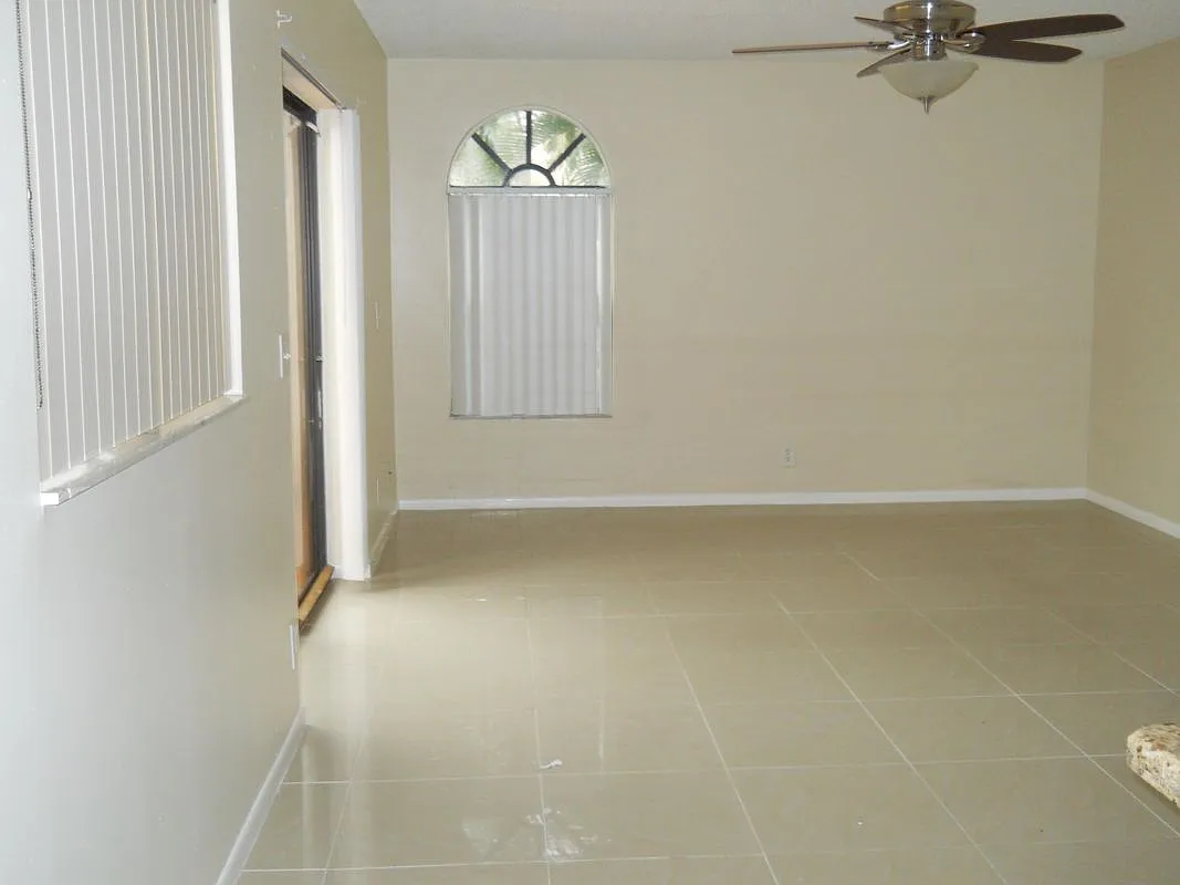 Building Photo - 3955 Village Dr #A